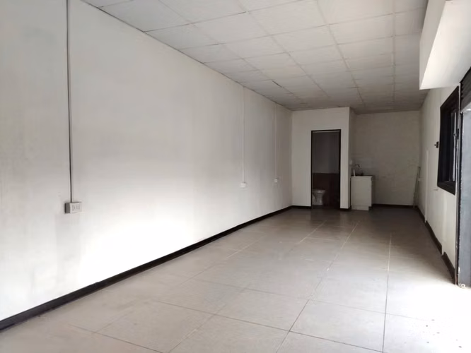 ARRIENDO - Local Comercial 45 mts2. Sector Estadio Germán Becker.