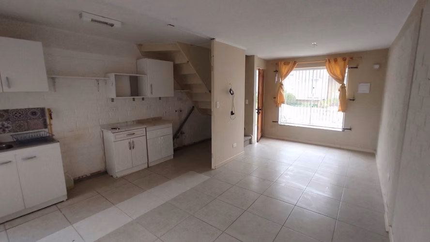 ARRIENDO DE CASA EN COND. JARDDINES DE BELLOTO NORTE