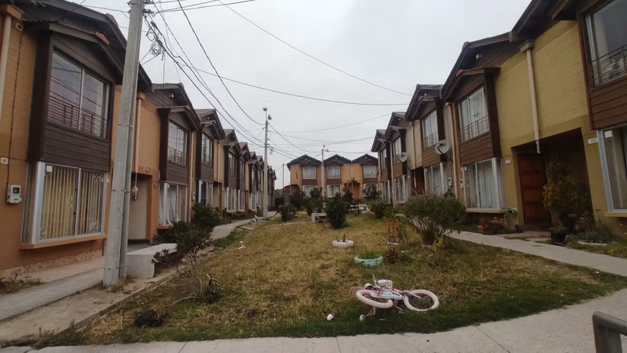 ARRIENDO DE CASA EN COND. JARDDINES DE BELLOTO NORTE