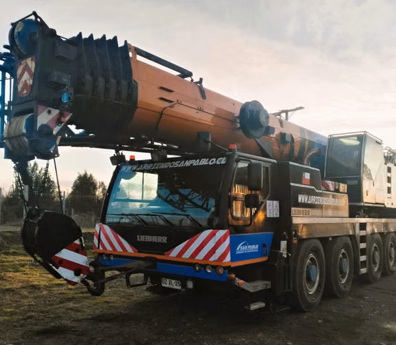 Grua Liebherr LTM 1090 año 2009 Capacidad 90 Toneladas