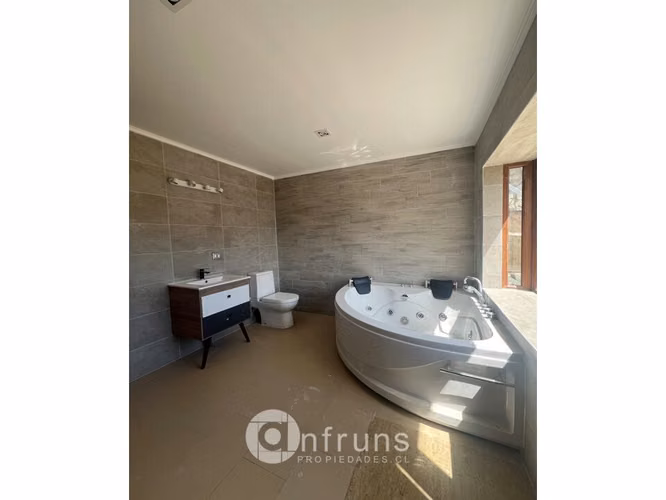 Casa en Parcela / Villa Jara