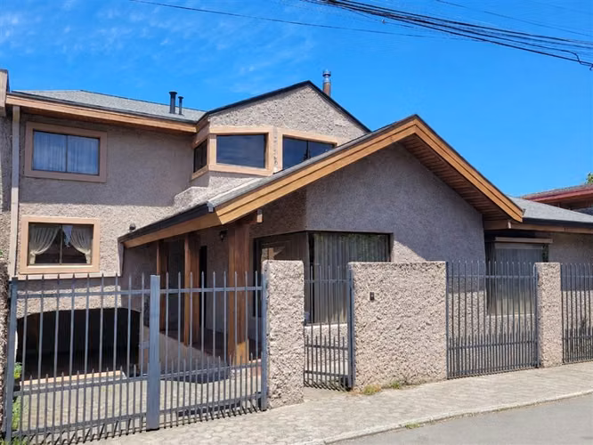 Casa en venta de 5 dorm. en Los Angeles