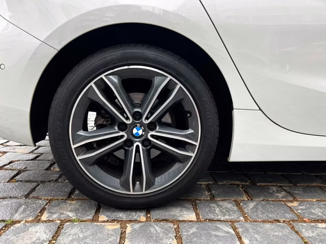 BMW 118 1.5 AT 2022