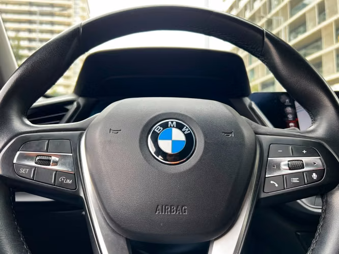 BMW 118 1.5 AT 2022