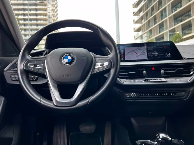 BMW 118 1.5 AT 2022