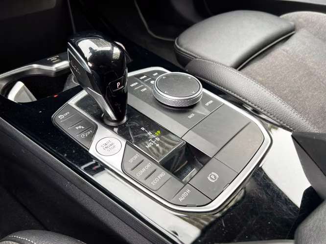 BMW 118 1.5 AT 2022