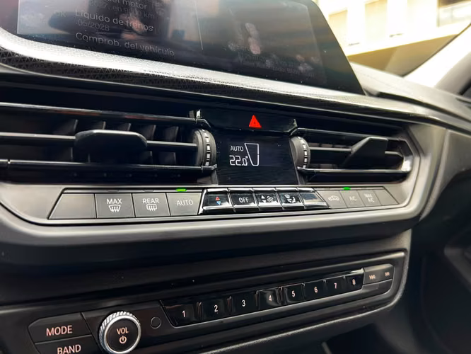 BMW 118 1.5 AT 2022