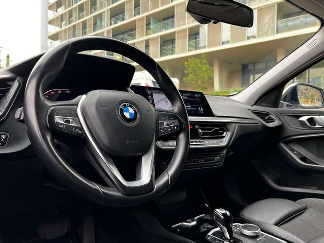 BMW 118 1.5 AT 2022 - Imagen 9