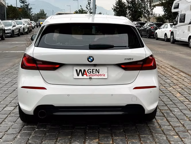 BMW 118 1.5 AT 2022