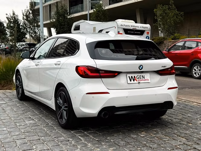 BMW 118 1.5 AT 2022