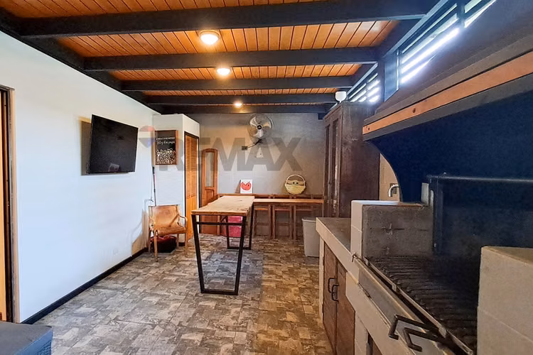 Casa 3d+3b / quincho con salida directa a parque