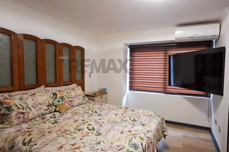 Casa 3d+3b / quincho con salida directa a parque