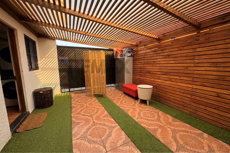 Hermosa casa en peñaflor, en excelente estado
