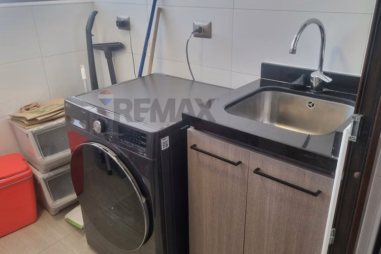Como nuevo, 2 dorm. en suite. alianza francesa