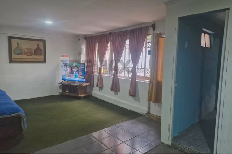 Casa en proceso de regularización en cerro navia. - Imagen 3
