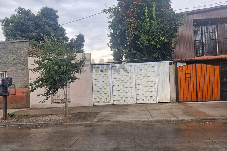 Casa en proceso de regularización en cerro navia.