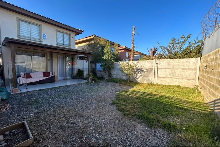 Casa en arriendo en buin 3d + 3b + estc.