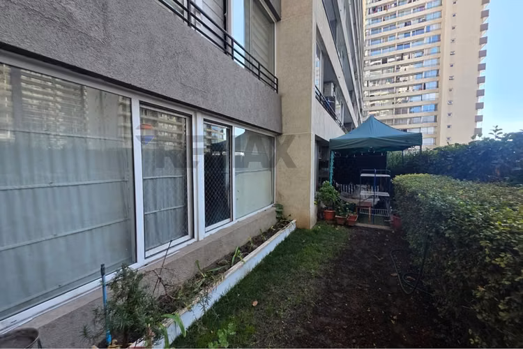 Depto 3d 2b en primer piso con gran patio privado