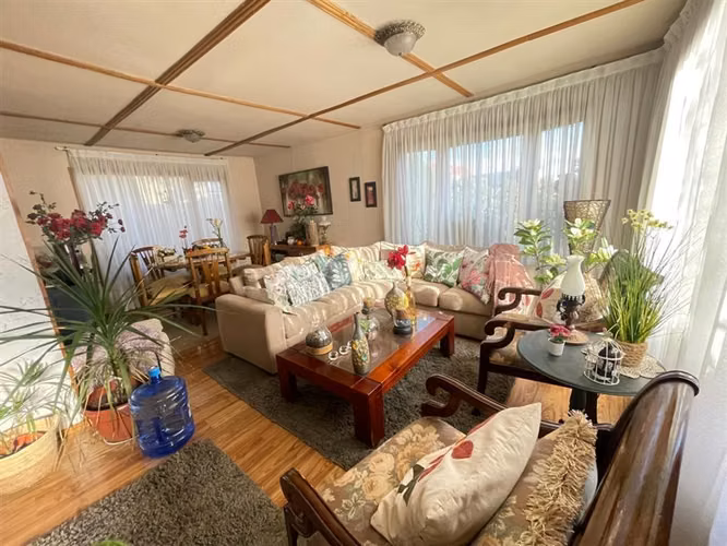 PROPIEDAD SECTOR NORTE CON 4D 2B, BARRIO RESIDENCIAL