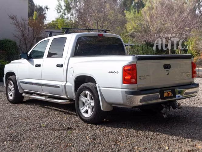 Dodge Dakota Laramie 3.7 2010
