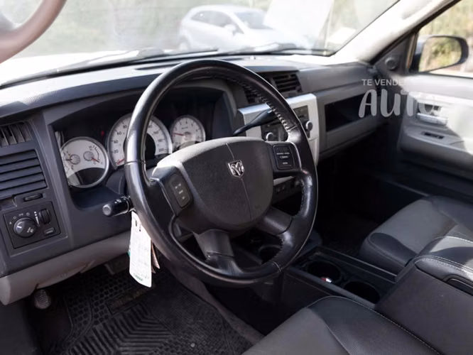 Dodge Dakota Laramie 3.7 2010