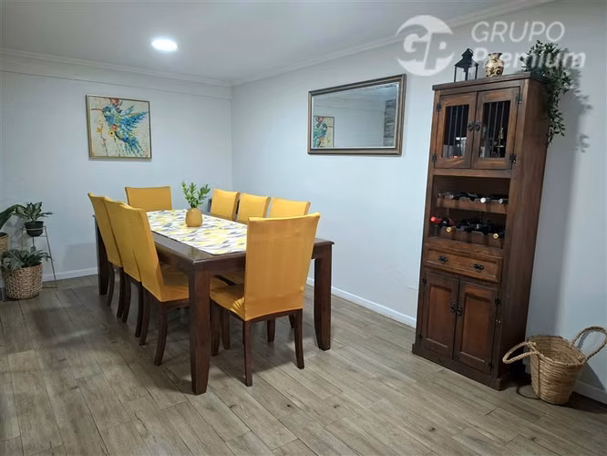 Casa en venta de 8D +3B en Quinta Normal
