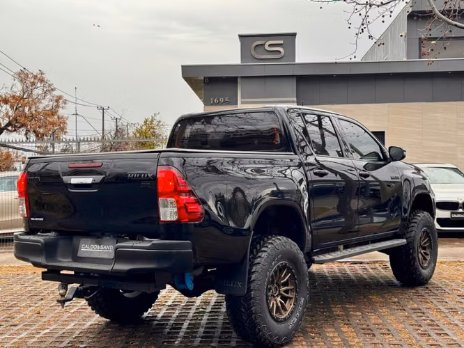 TOYOTA HILUX SR 4X2 2.7 MT 2023