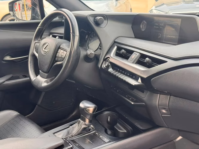 LEXUS UX 200 CVT 2.0 AUT 2021