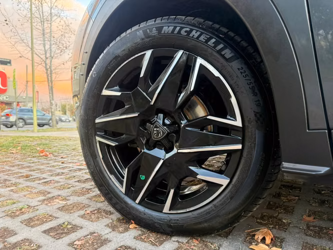 PEUGEOT 3008 GT HYRBID 1.2 AT 2025