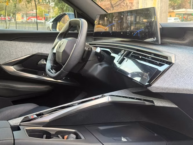 PEUGEOT 3008 GT HYRBID 1.2 AT 2025