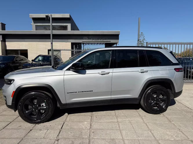 JEEP NEW GRAND CHEROKEE LAREDO ALTITU 3.6 AT 4X4 2024