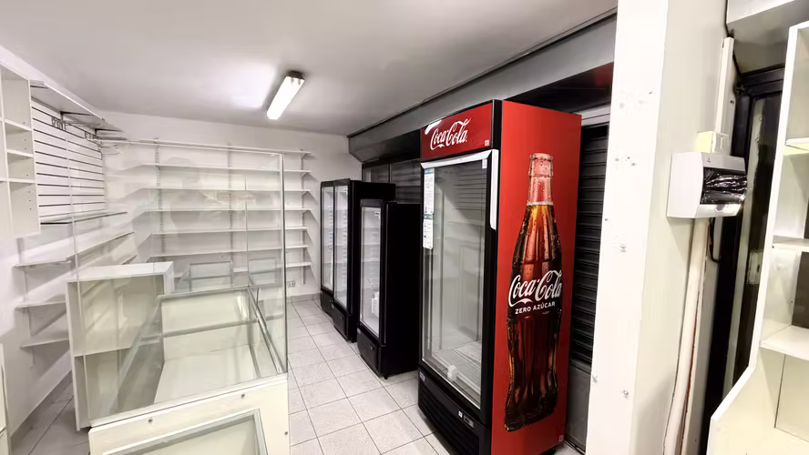 Local remodelado Av Universidad Curauma , llegar y ocupar cuanta con equipamiento y patende de Almacen