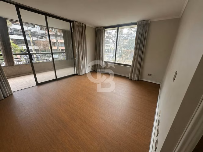 Amplio departamento en Las Condes 4D 3B