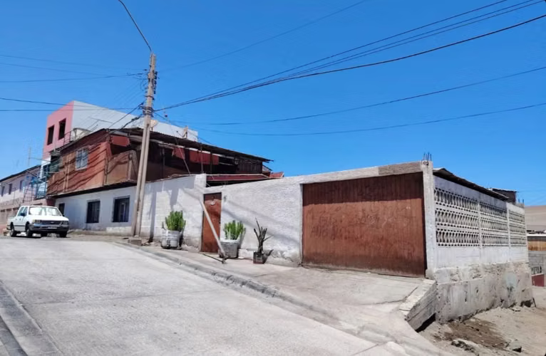 se vende casa esquina cerro la cruz