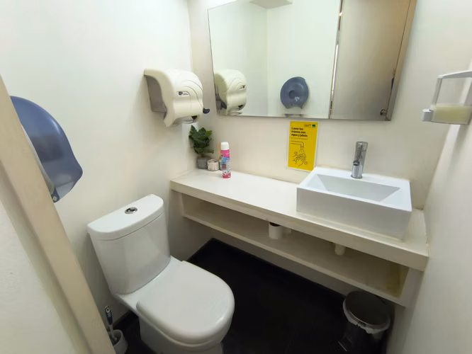 Se Vende Oficina Paseo Huérfanos Con Estado
