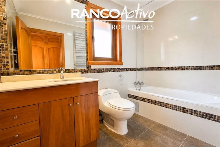 Casa en venta de 4 dorm. en El Venado en San Pedro de la Paz