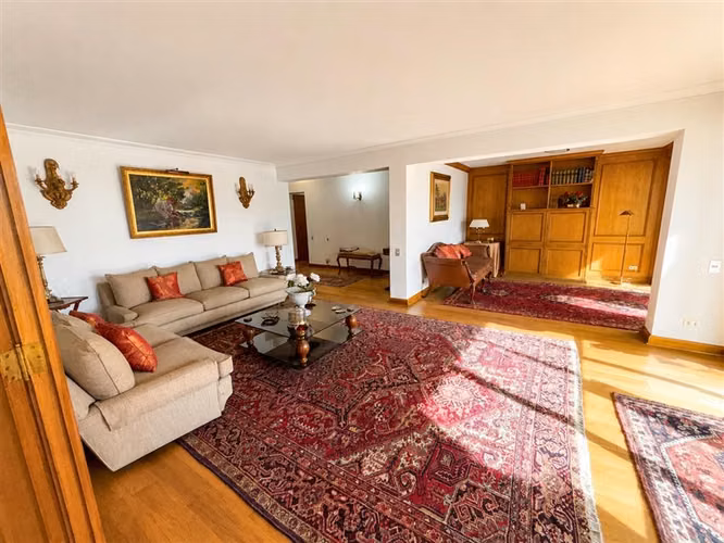 Departamento en venta de 4 dorm. en Providencia / Los Leones