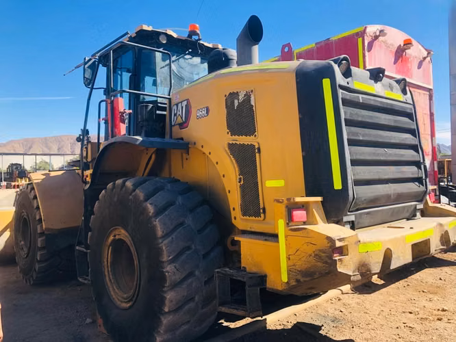 CARGADOR FRONTAL MARCA CATERPILLAR MODELO 966L, AÑO 2020, OPERATIVO.