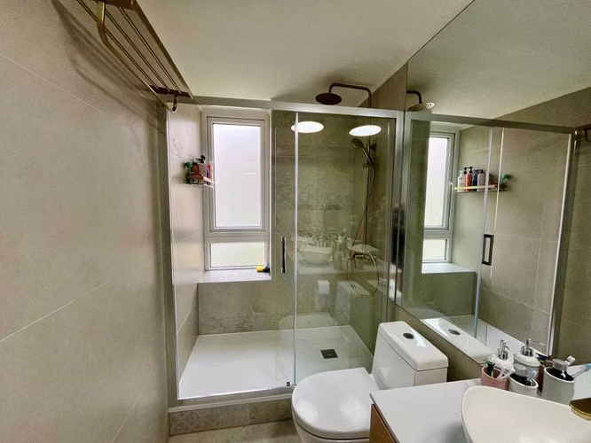 Amplio, recién remodelado con gran terraza (175718)