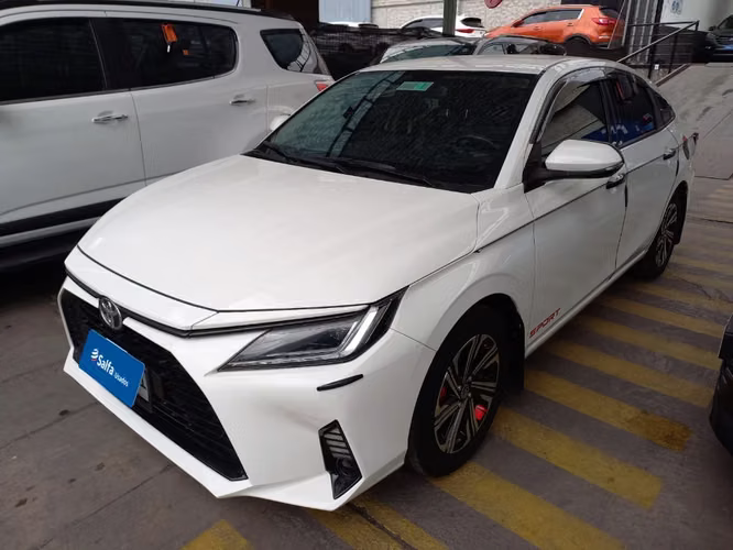 Toyota Yaris 1.5 E 4X2 SDN MT 4P 2023