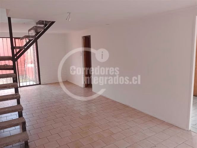 Casa en arriendo de 3 dorm. en Maipú