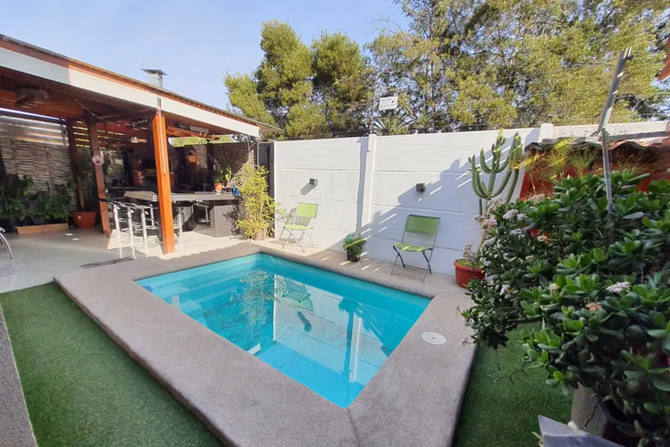 Acogedora casa con piscina y quincho (175668)