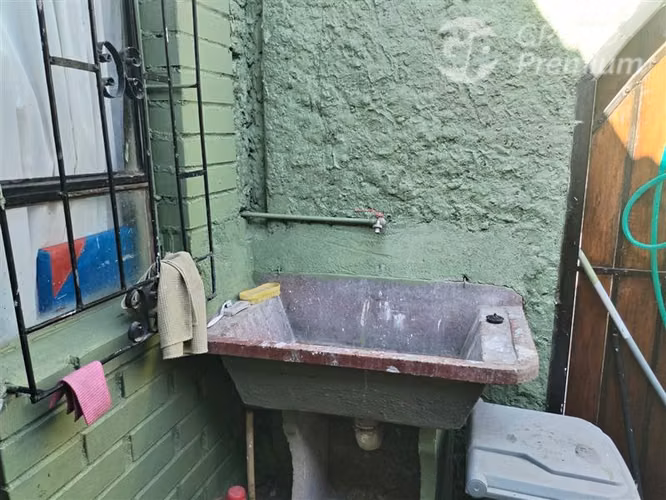 Casa en venta de 2 dorm. en Cerro Navia