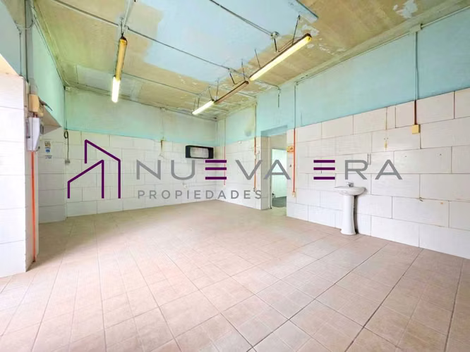 Local con 3 cortinas y 150 m² en Independencia (175744)