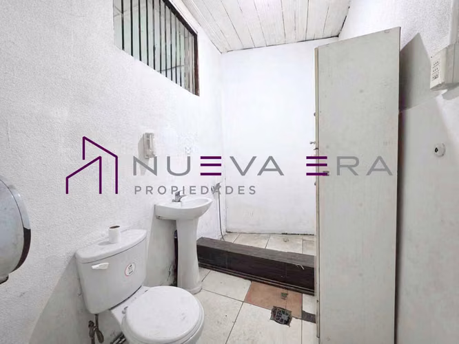 Local con 3 cortinas y 150 m² en Independencia (175744)