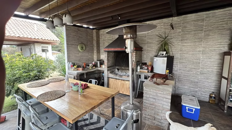 Arriendo Exclusiva Casa Colonial en Parcela de 5.000 m² | Condominio Los Quillayes | Talagante