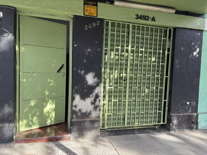 Vendo casa con 2 locales comerciales, Estación central
