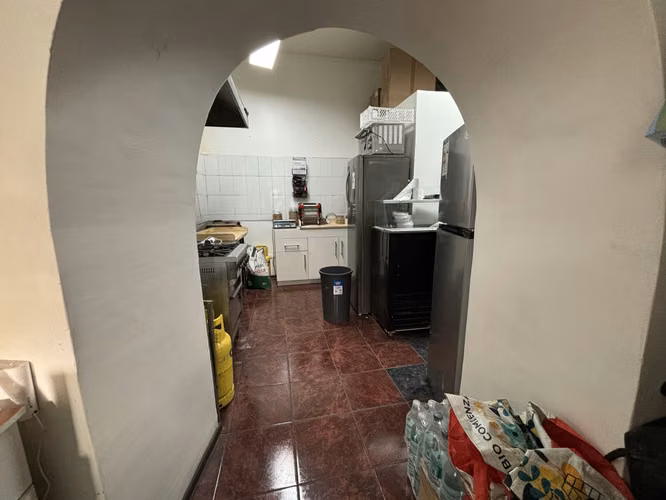 Vendo casa con 2 locales comerciales, Estación central