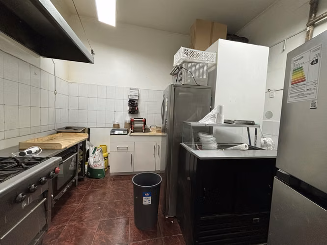 Estación Central — activo mixto en venta 2 locales + depto · 160 m2
