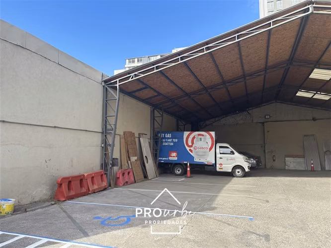 Propiedad 400 m2 c/ oficinas a metros Terminal de Buses